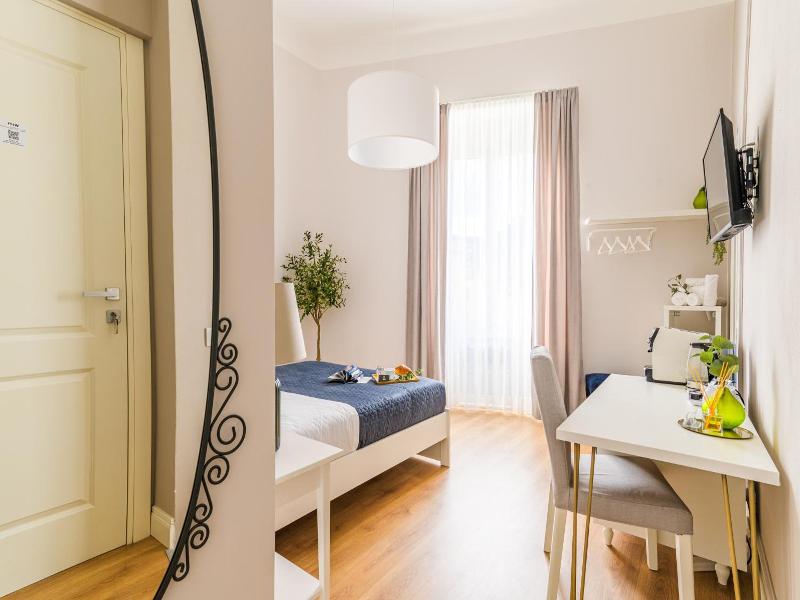 L'Opera Rooms & Suite image