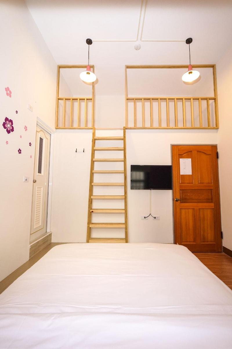 Colorful B&B image