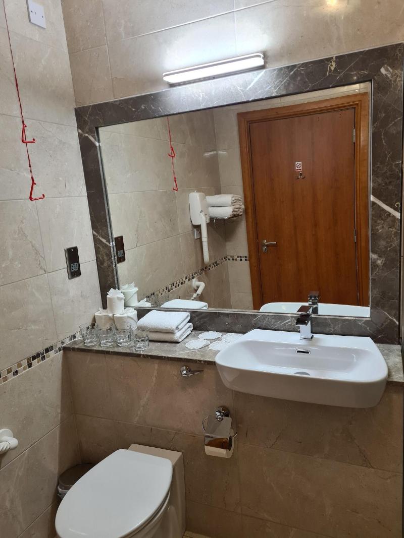 Leitrim Marina Hotel image