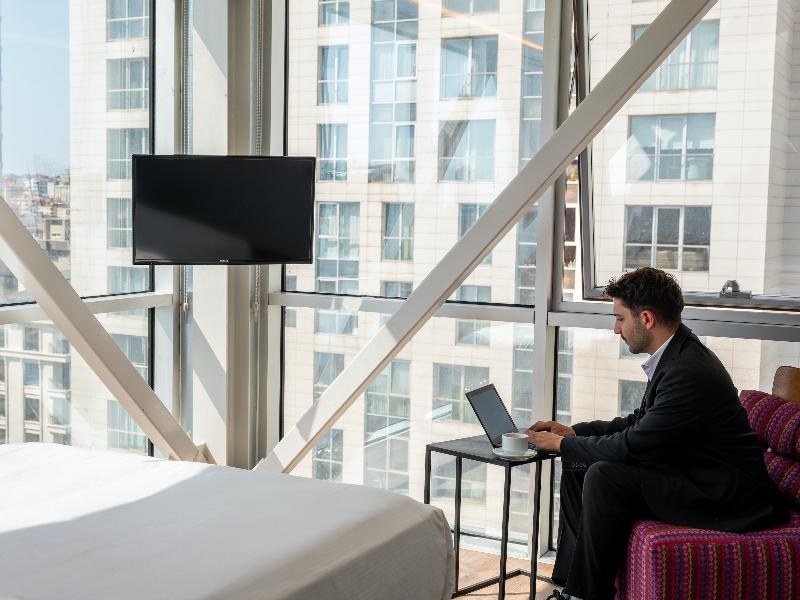Discovery Hotel image