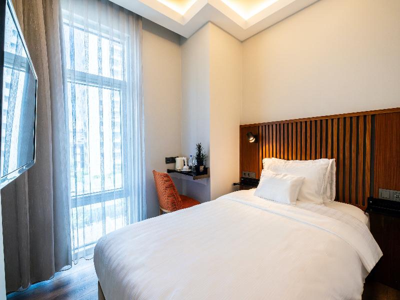 Discovery Hotel image