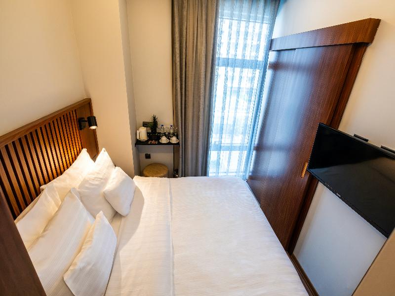 Discovery Hotel image