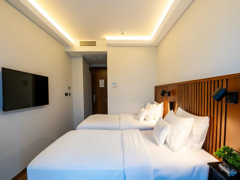 Discovery Hotel image