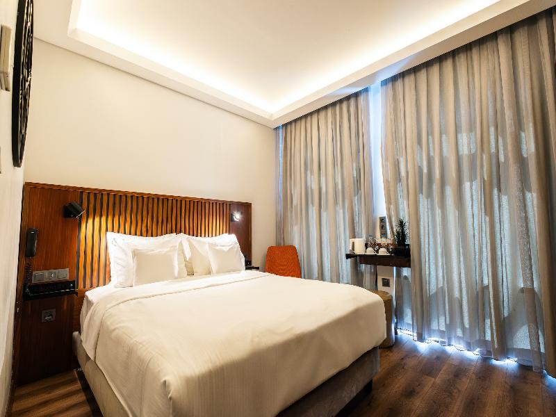 Discovery Hotel image