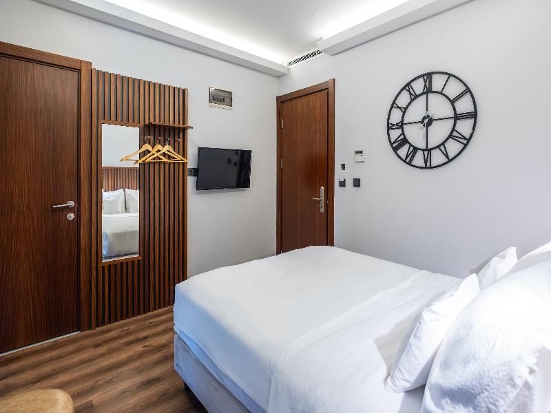 Discovery Hotel image