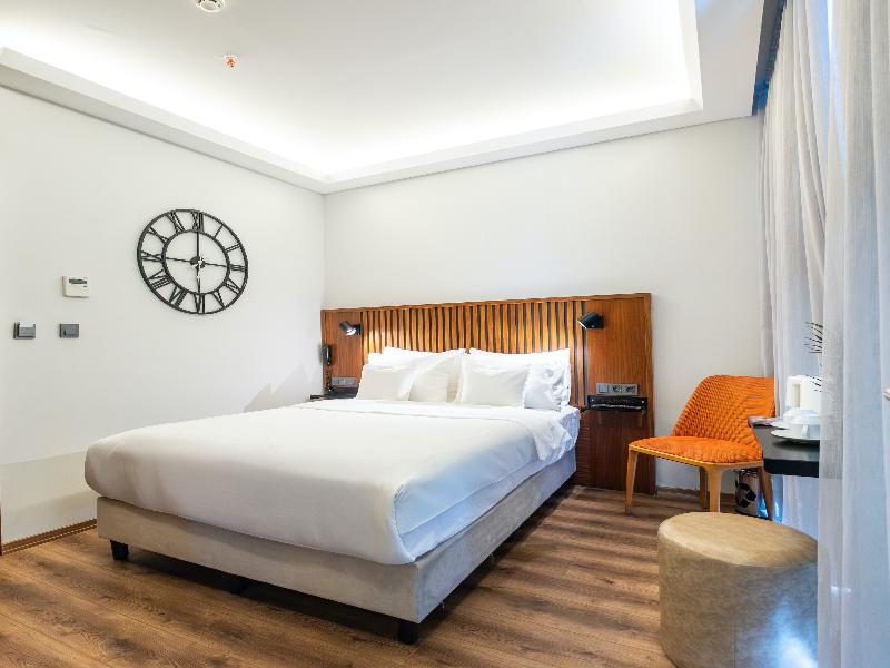 Discovery Hotel image