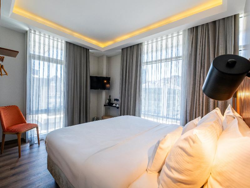Discovery Hotel image