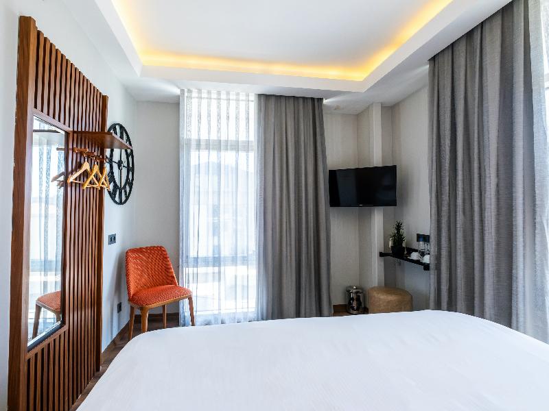 Discovery Hotel image
