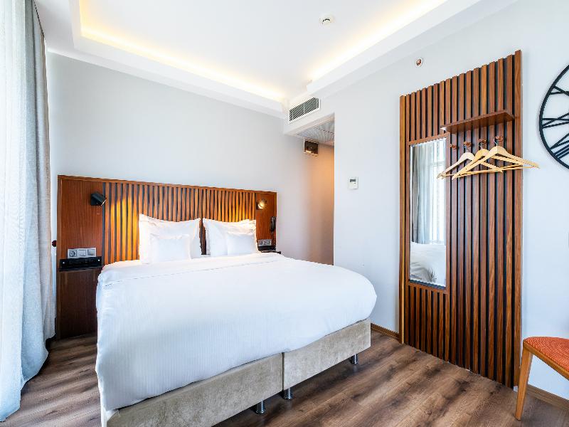 Discovery Hotel image