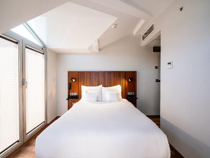 Discovery Hotel image