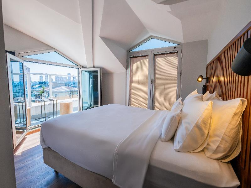 Discovery Hotel image