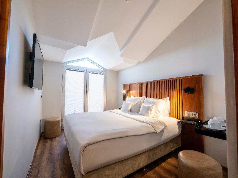 Discovery Hotel image
