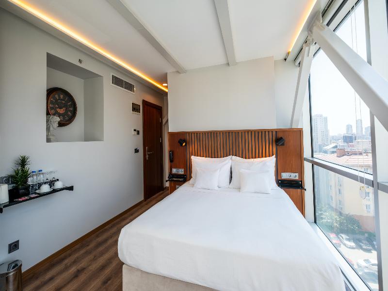 Discovery Hotel image