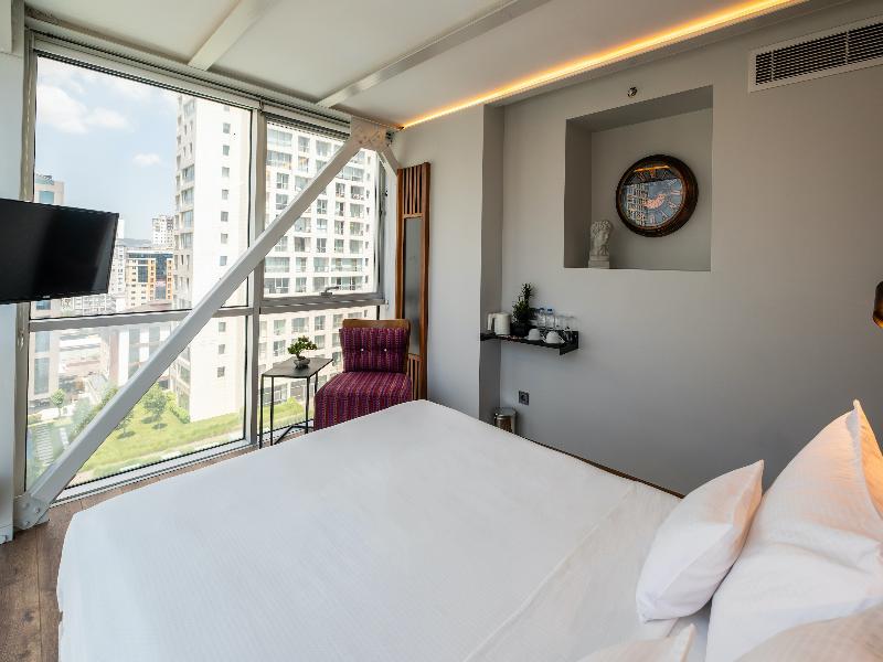 Discovery Hotel image
