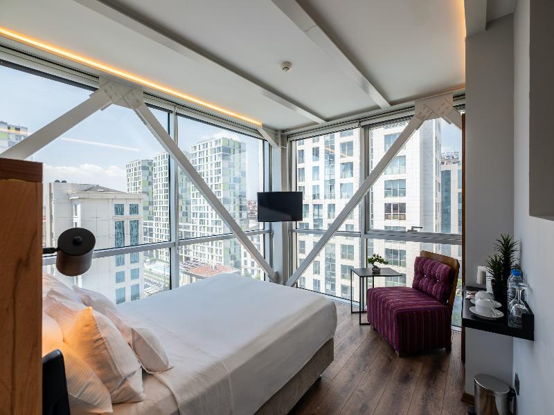 Discovery Hotel image