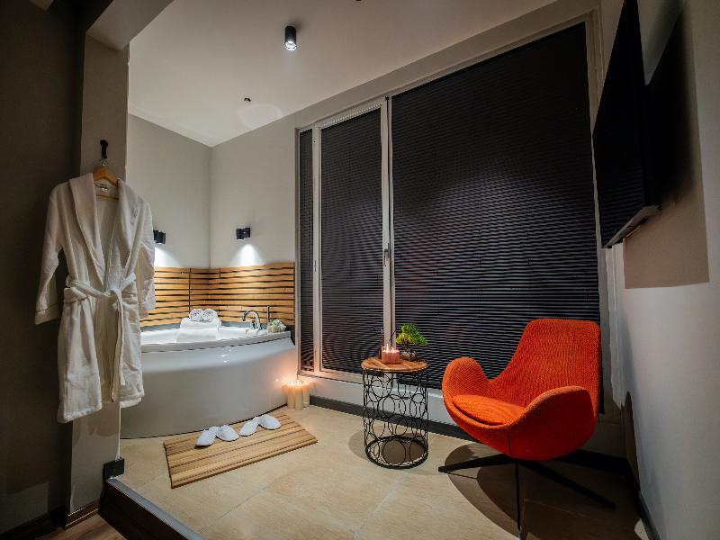 Discovery Hotel image