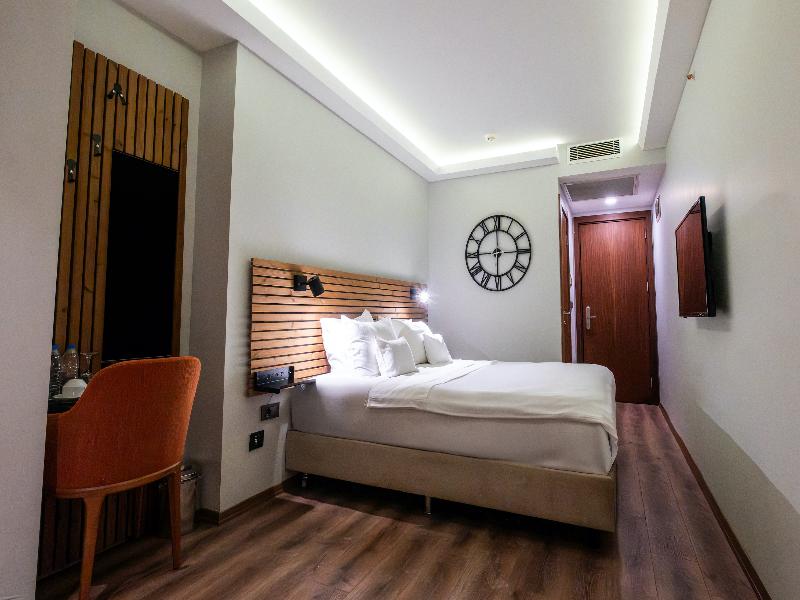 Discovery Hotel image