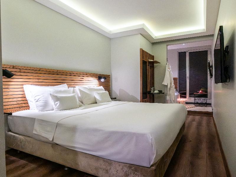 Discovery Hotel image