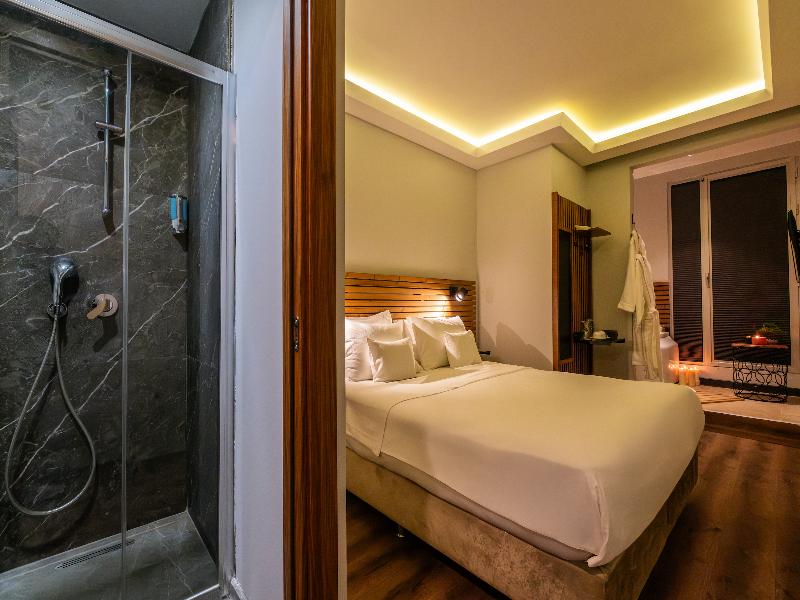 Discovery Hotel image
