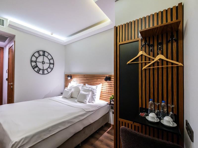 Discovery Hotel image