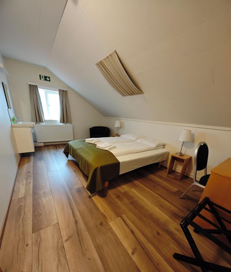 Double or Twin QUEEN SIZE BED