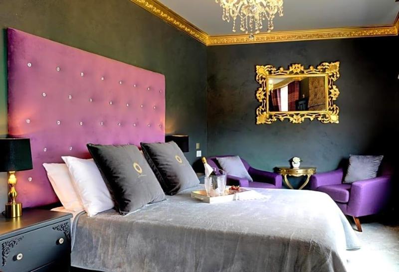 Julina Boutique Living image