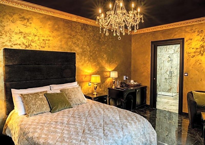 Julina Boutique Living image