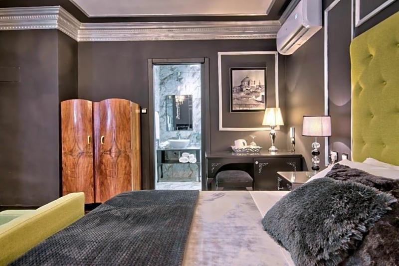 Julina Boutique Living image