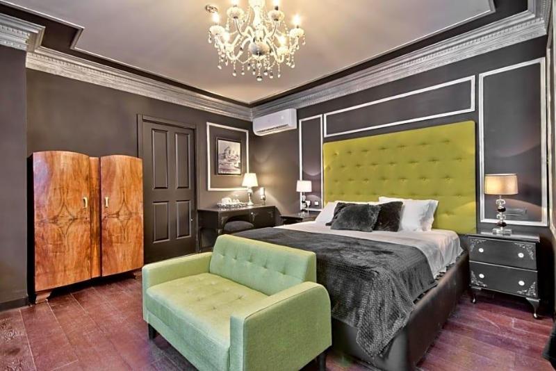 Julina Boutique Living image