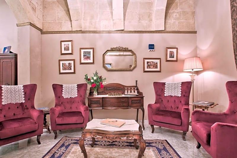 Julina Boutique Living image