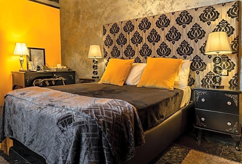 Julina Boutique Living image