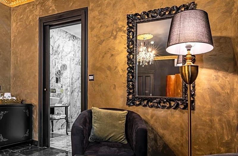 Julina Boutique Living image
