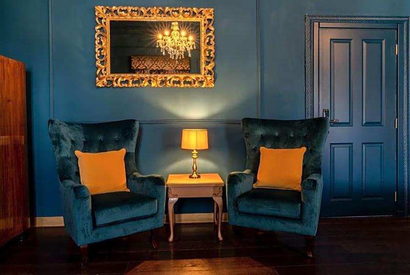 Julina Boutique Living image