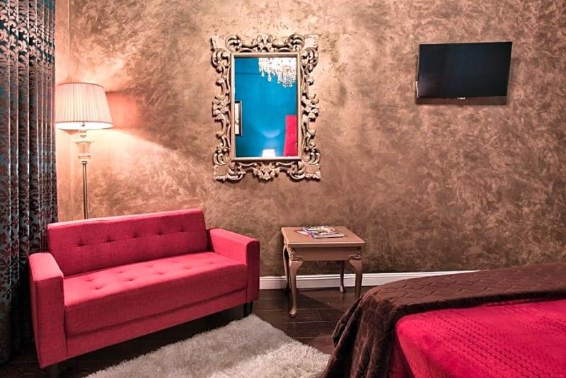 Julina Boutique Living image