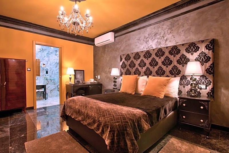 Julina Boutique Living image