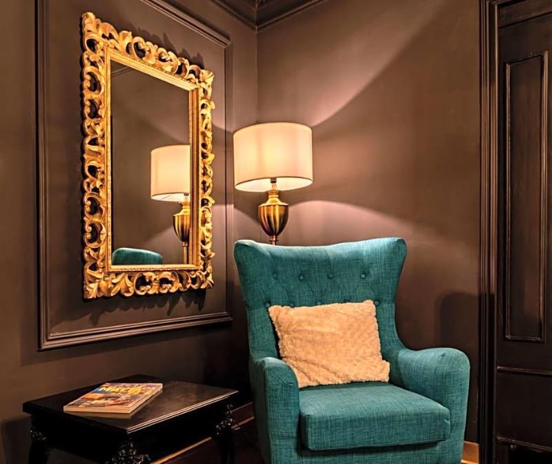 Julina Boutique Living image
