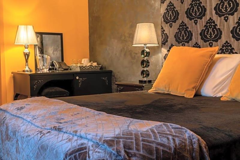 Julina Boutique Living image