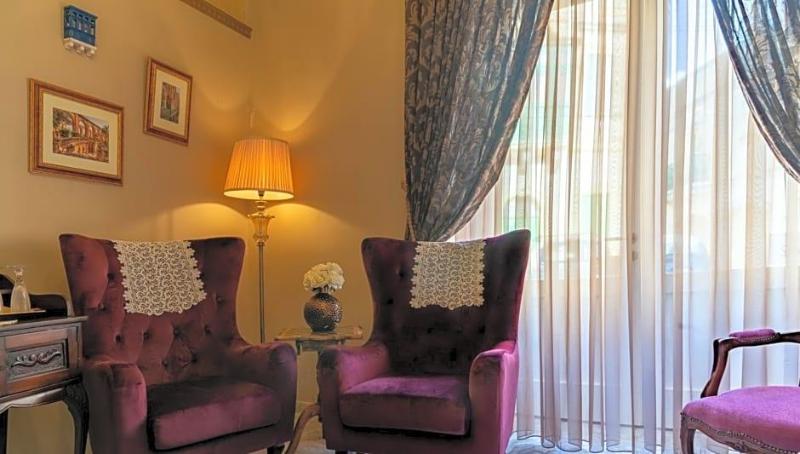 Julina Boutique Living image