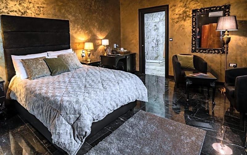 Julina Boutique Living image