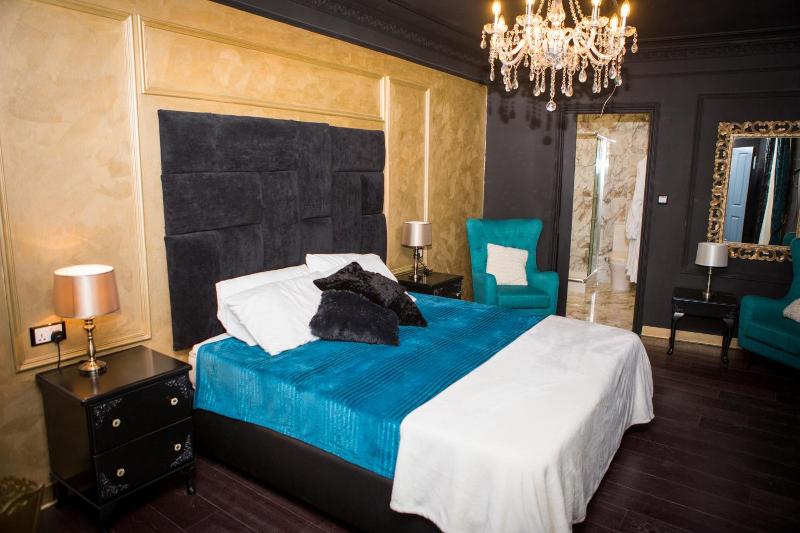 Julina Boutique Living image
