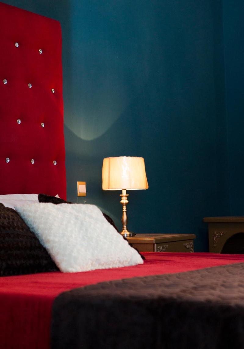 Julina Boutique Living image