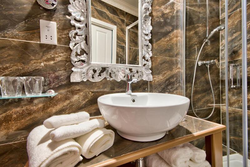 Julina Boutique Living image