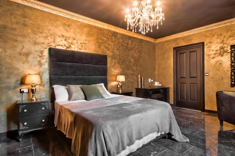 Julina Boutique Living image