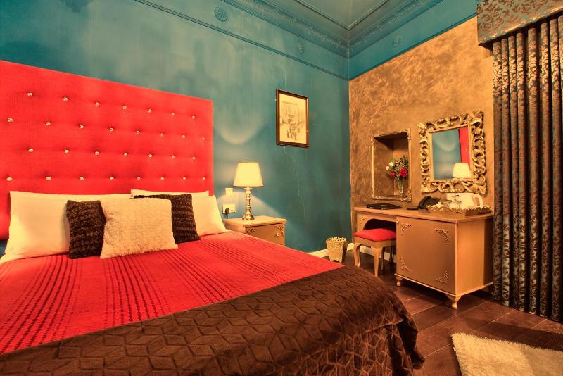 Julina Boutique Living image