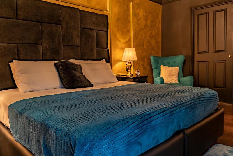 Julina Boutique Living image