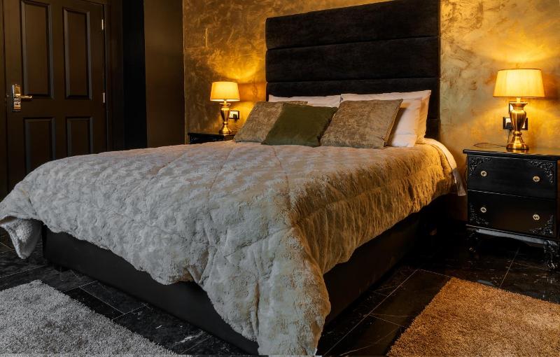 Julina Boutique Living image
