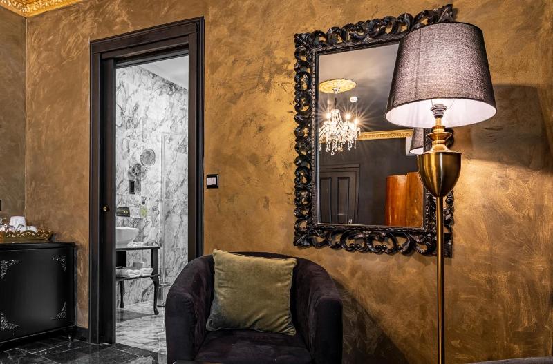 Julina Boutique Living image