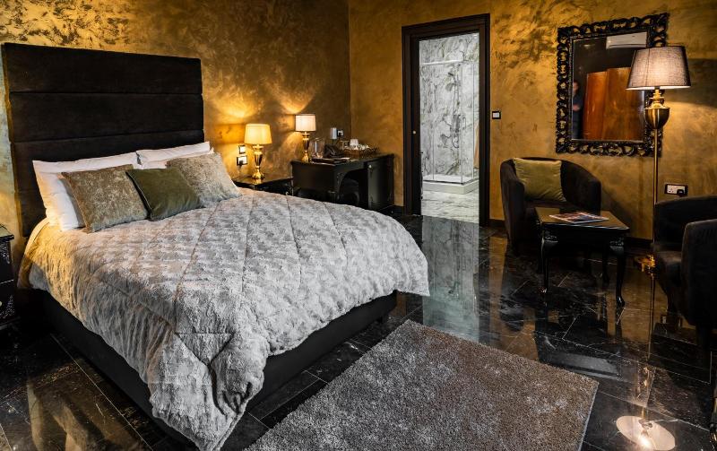 Julina Boutique Living image
