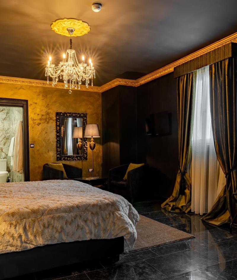 Julina Boutique Living image