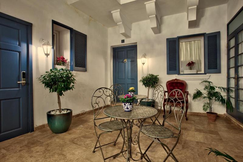 Julina Boutique Living image